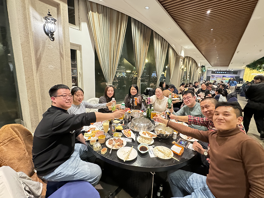 Присоединяйтесь к праздничному застолью и вместе встретим Весенний фестиваль. (1)