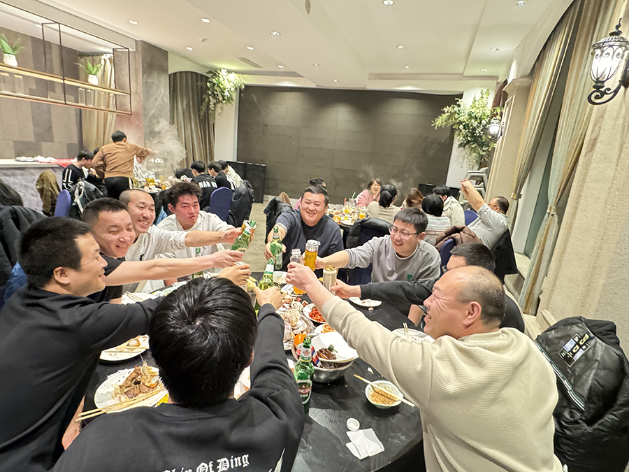 Присоединяйтесь к праздничному застолью и вместе встретим Весенний фестиваль. (2)