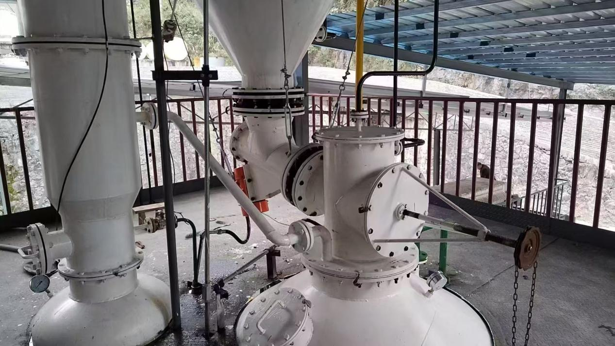 Главный генератор и вспомогательный генератор генератора закрытого типа 6