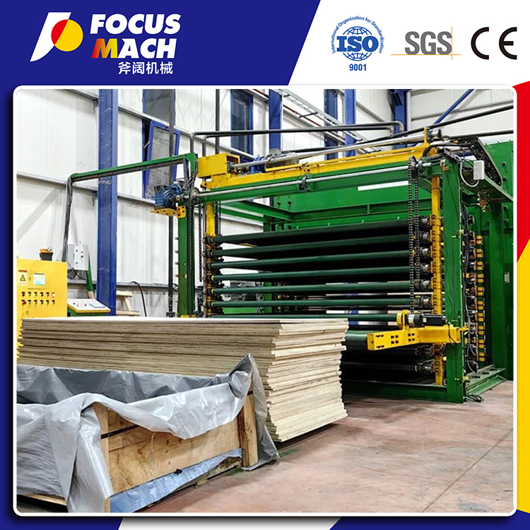 Пресс для производства ламинированной фанеры.