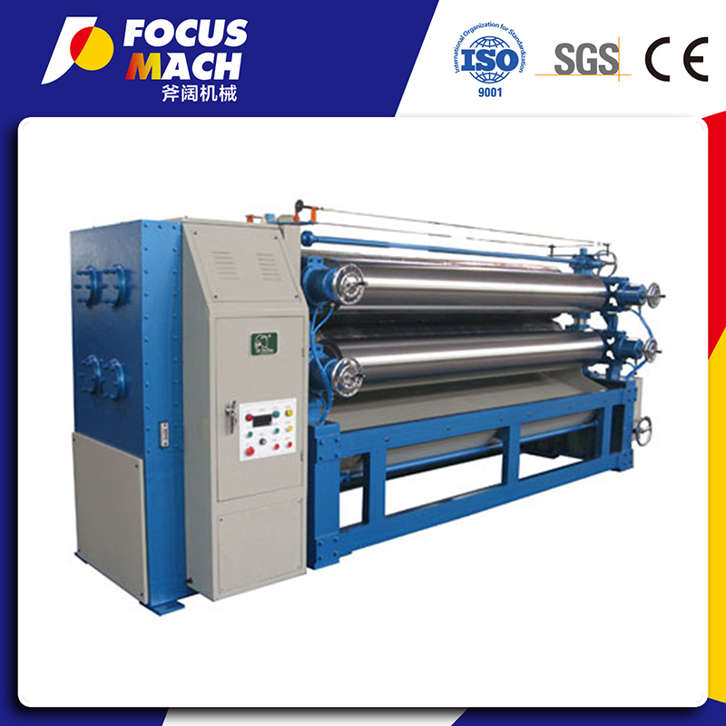 Станок для нанесения клея на деревянные заготовки.