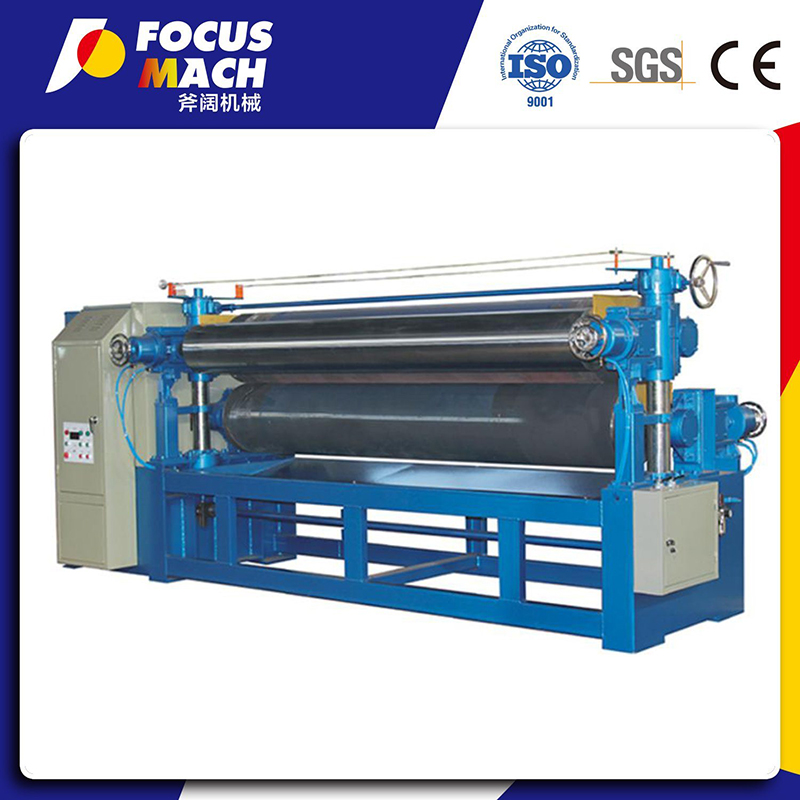 Станок для нанесения клея на деревянные заготовки.