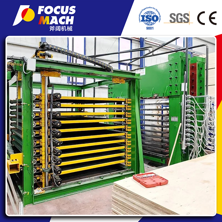 Пресс для производства ламинированной фанеры.