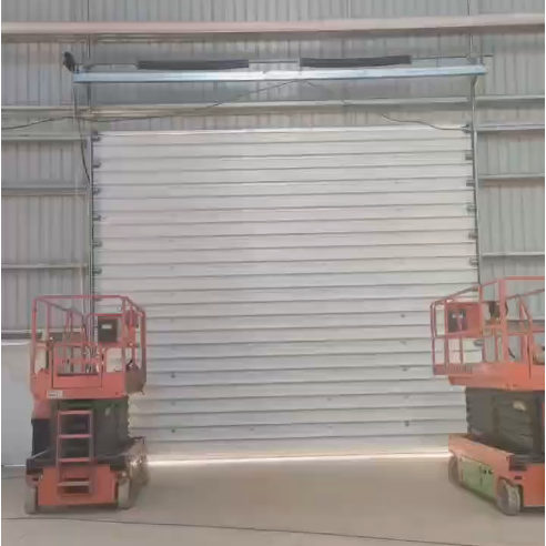 Вертикальные подъемные ворота компании Jinan Juguang Fengtian Door Industry успешно завершили укрепление систем безопасности в промышленных объектах