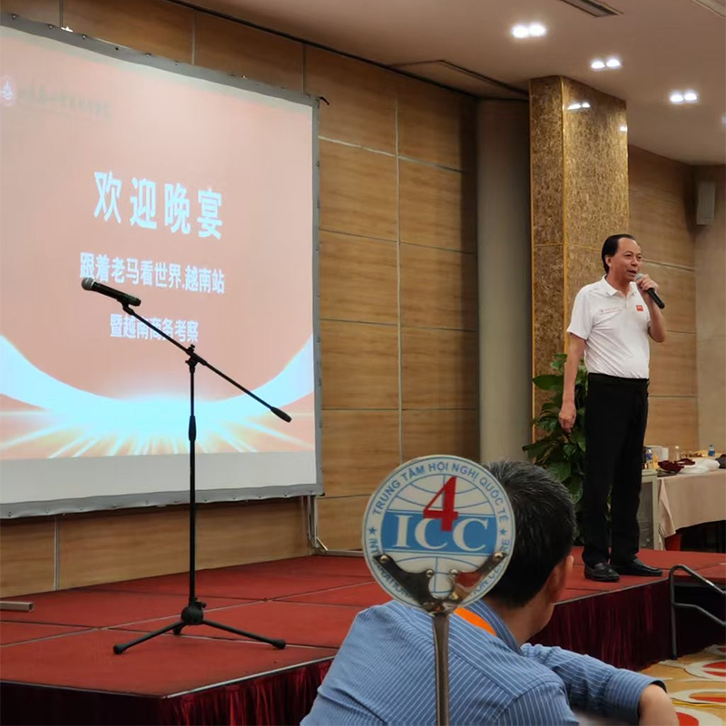 Частный совет директоров Taishan Alumni посетил компанию Jinan Juguang Fengtian и изучил новые возможности для развития Промышленной дверной индустрии.