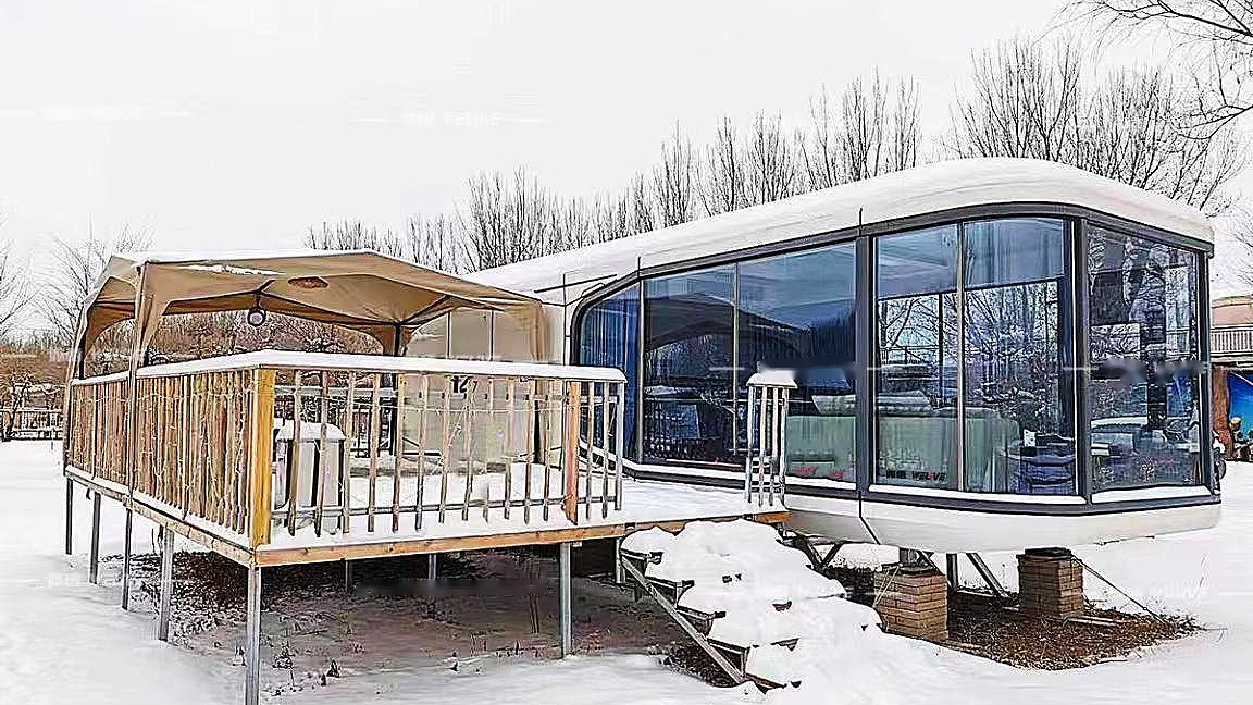 Алюминиевые капсульные дома: новые возможности за пределами энергетики
В рамках сотрудничества CGCH также представила капсульный дом и дом в виде капсулы, выполненные из алюминия.
Такие капсульные кабины подходят для туризма, удалённых регионов и нестандартных проектов.