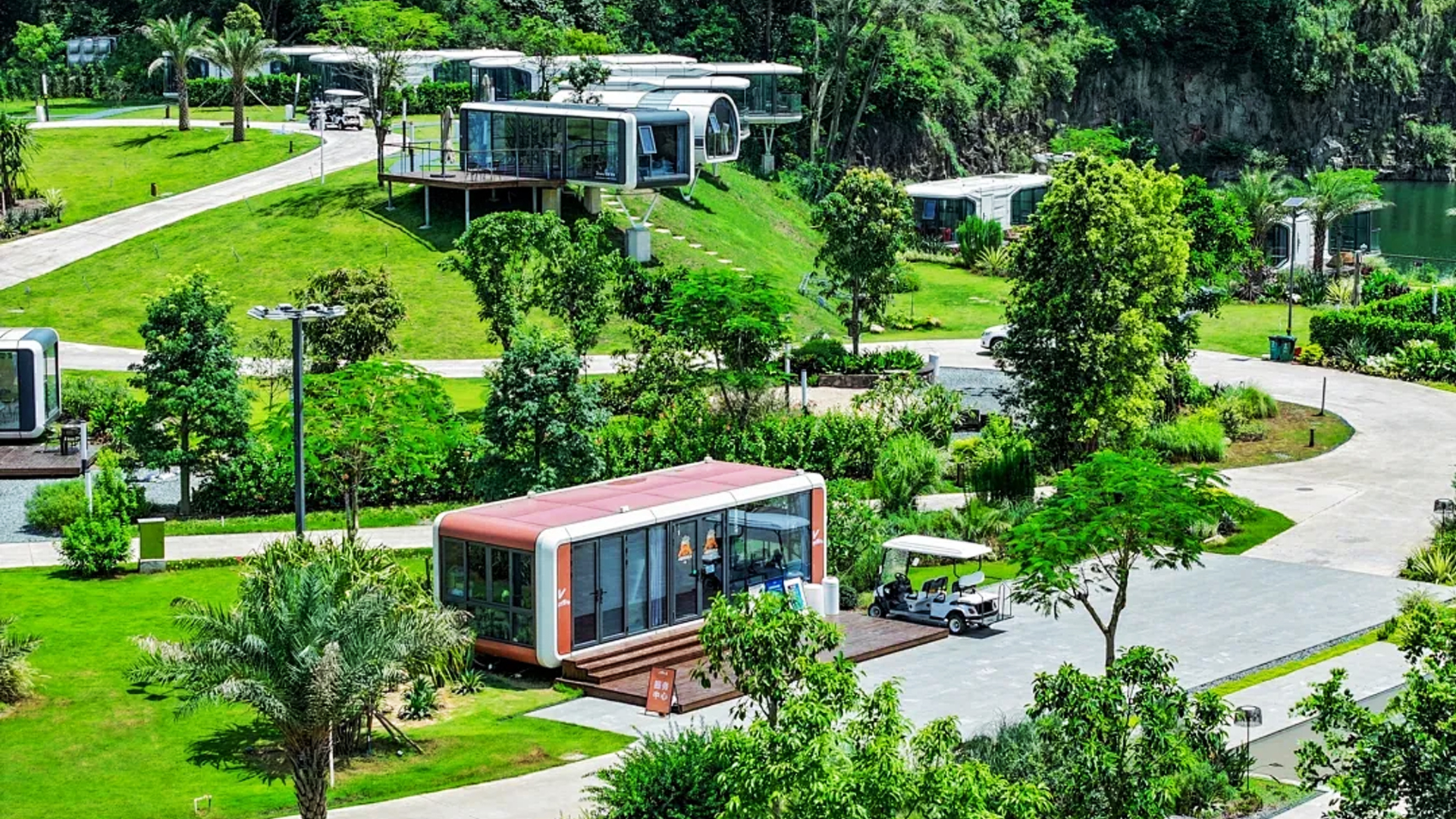 Жизненный опыт:
•Туристы наслаждаются панорамными видами и уютными террасами
•Вечером отдыхают в мини-домах с автономным климат-контролем