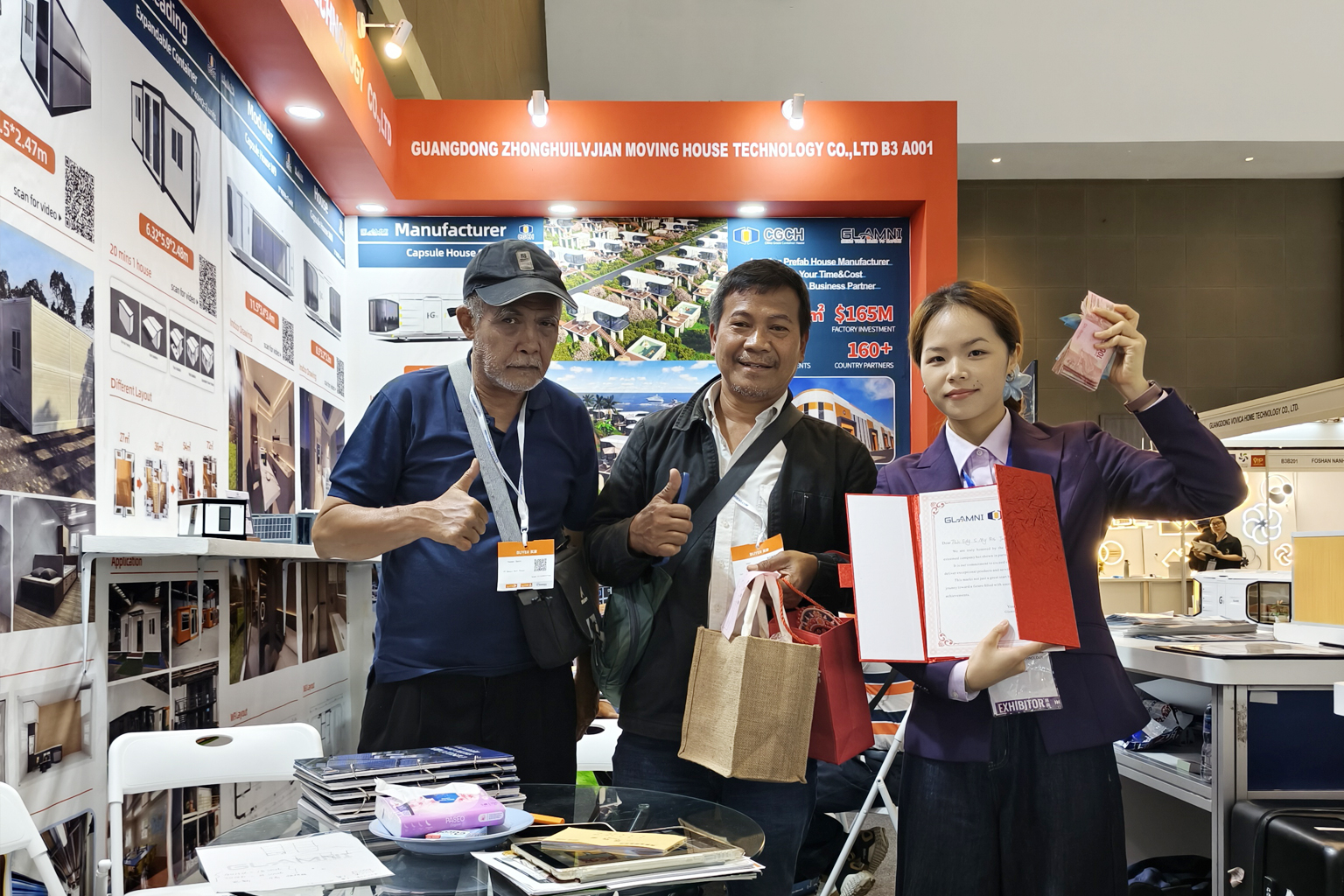 «контейнерного отеля» стоимостью более 8 миллионов юаней. Клиент высоко оценил такие характеристики контейнерных домов в разобранном виде