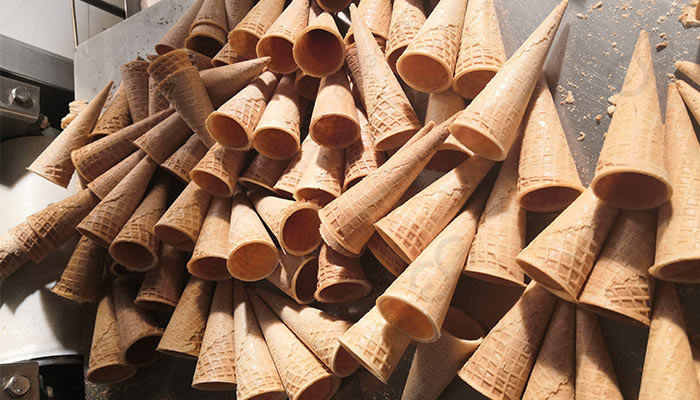 Продается аппарат для изготовления вафельных рожков для мороженого