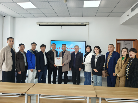 Фу цинцин, генеральный директор Hebei Yukuang New Materials Co., LTD., сделал пожертвование от имени компании в поддержку развития услуг для людей с ограниченными умственными возможностями