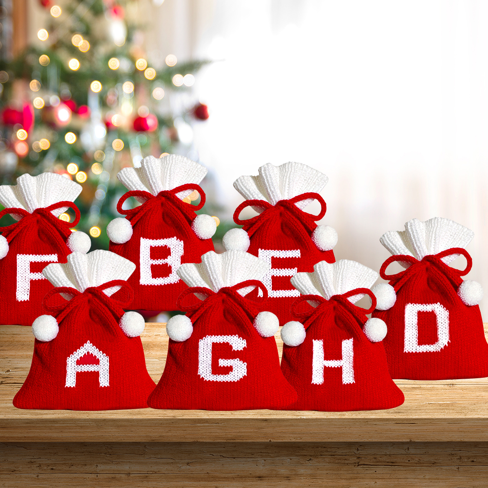 Праздничная вязаная сумка с подарками