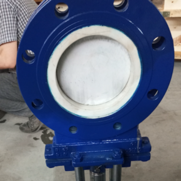 Пневматический привод + надежная керамическая защита! Новый тип ножевого задвижного клапана решает проблему контроля экстремальных сред в различных отраслях промышленности.