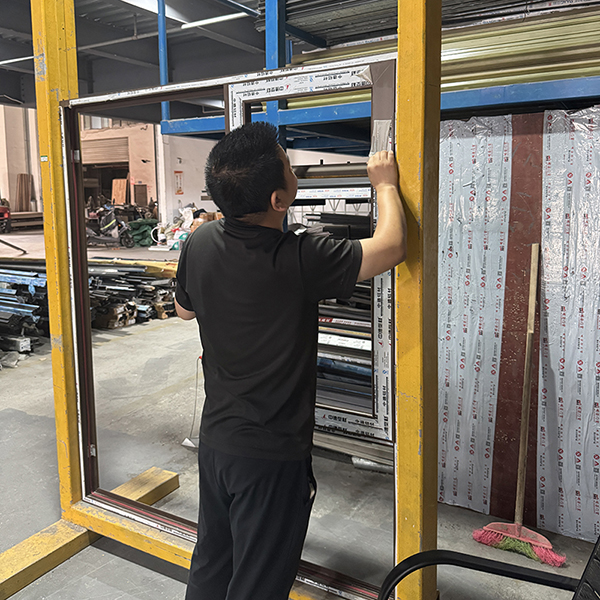 Испытание противопожарных окон Minghao Doors and Windows успешно пройдено, качество снова подтверждено
