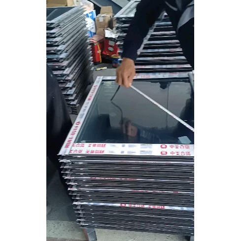 Технология нанесения герметика на угловые накладки для дверей и окон