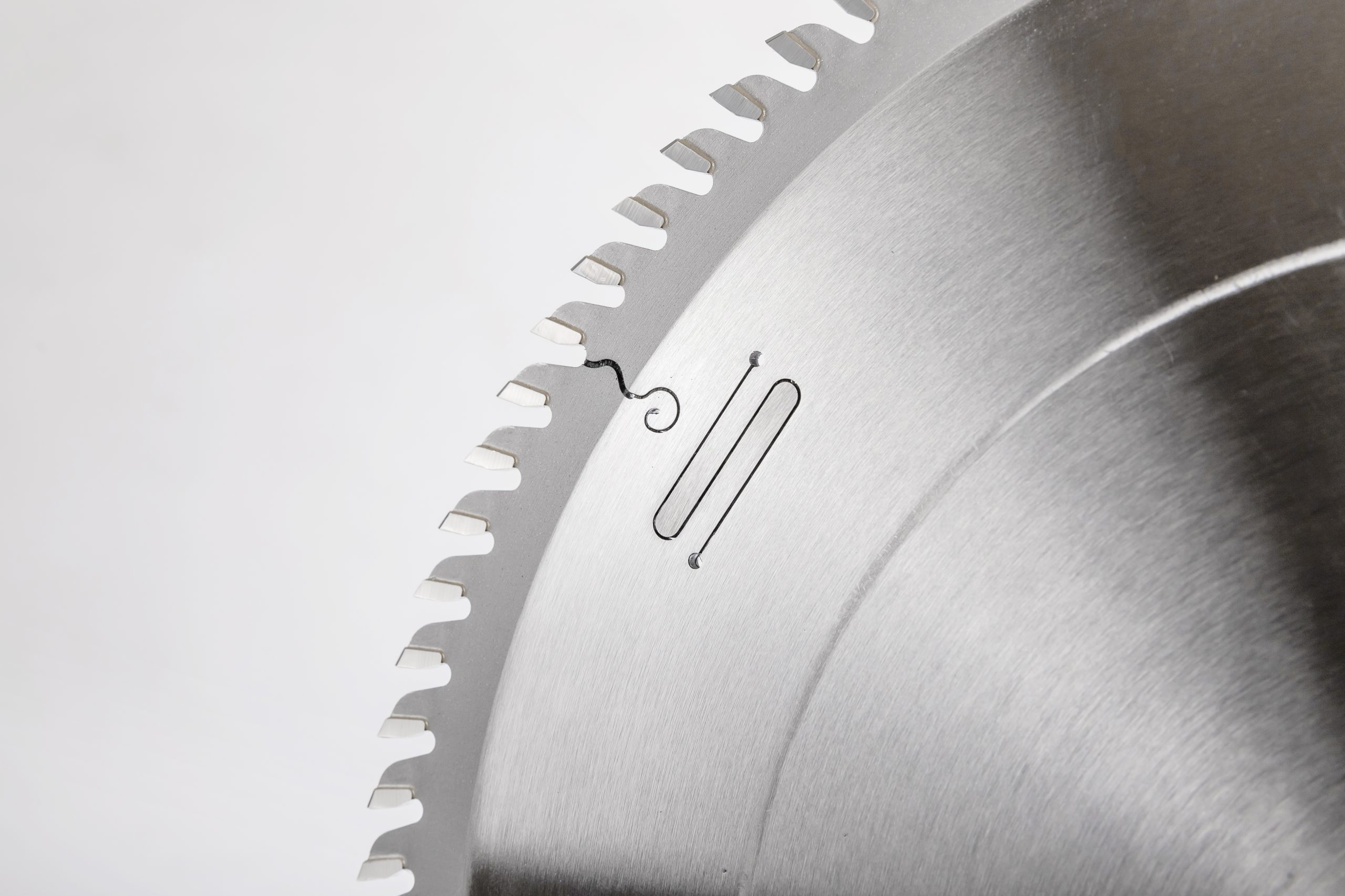 Деревообрабатывающий пильный диск для машины измерения размеров панелей