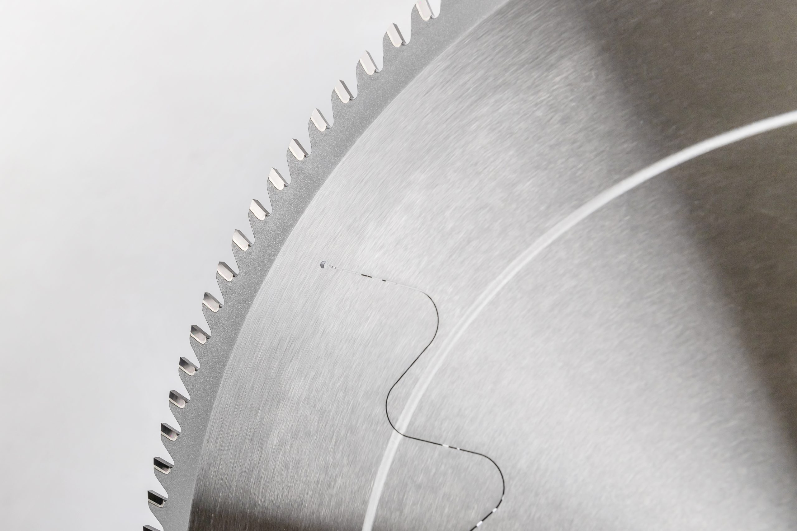 Пильный диск с твердосплавными напайками для резки труб из нержавеющей стали