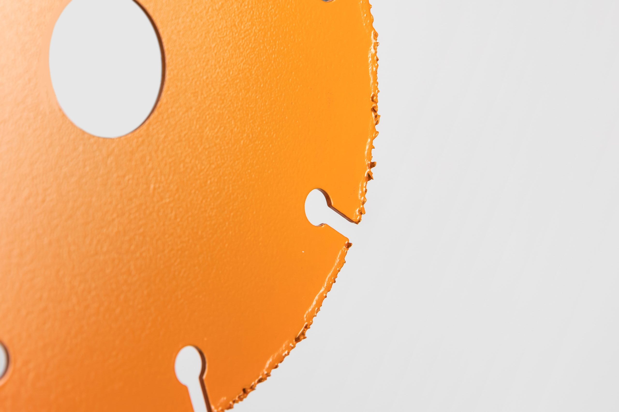 Пильный диск с твердосплавными напайками для резки древесины с вакуумной пайкой