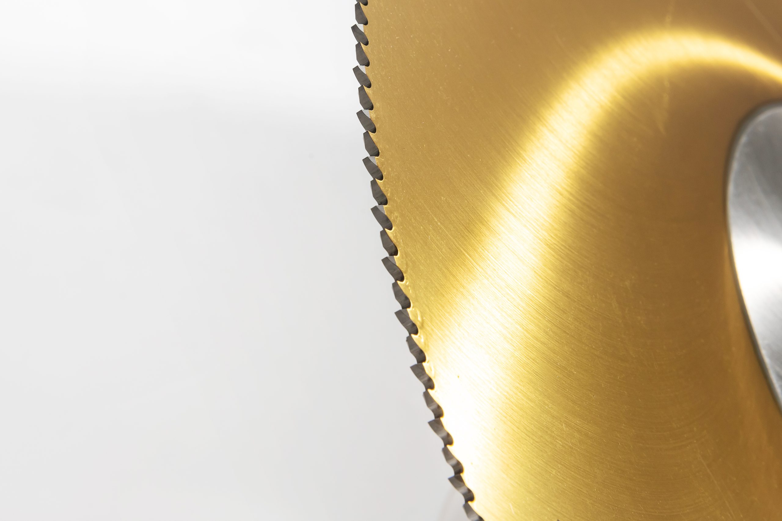 Пильный диск из быстрорежущей стали с TiN-покрытием