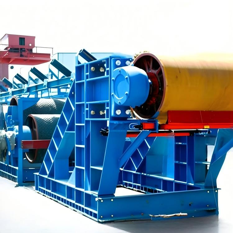 В чем заключаются различия в эффективности транспортировки между различными типами ленточных конвейеров?