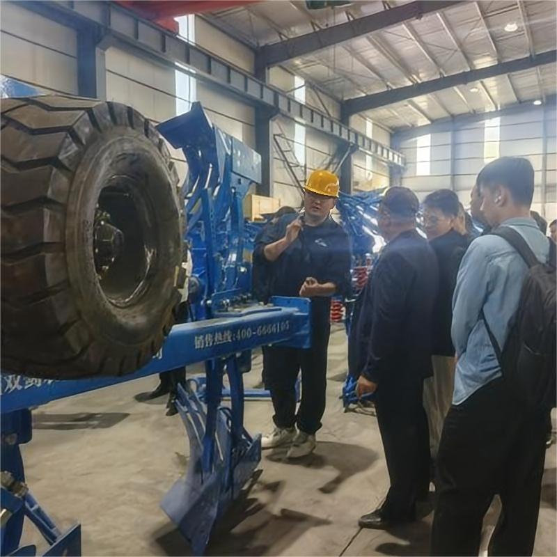 Компания ООО Синьцзян Шуанцзянь Сельскохозяйственное Машиностроение Производство провела учебный семинар по технике совместного выращивания пшеницы и кукурузы и демонстрацию оборудования