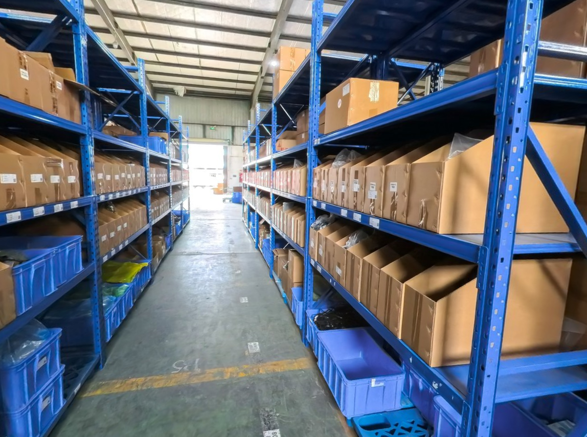 Большие интеллектуальные склады, распределительные прокладки для цепочки поставок, охватывающие основные моделиКачество завода, соответствующая комплексному автомобилю-” шинхва “, которая обеспечит вас защитной линией для ремонта