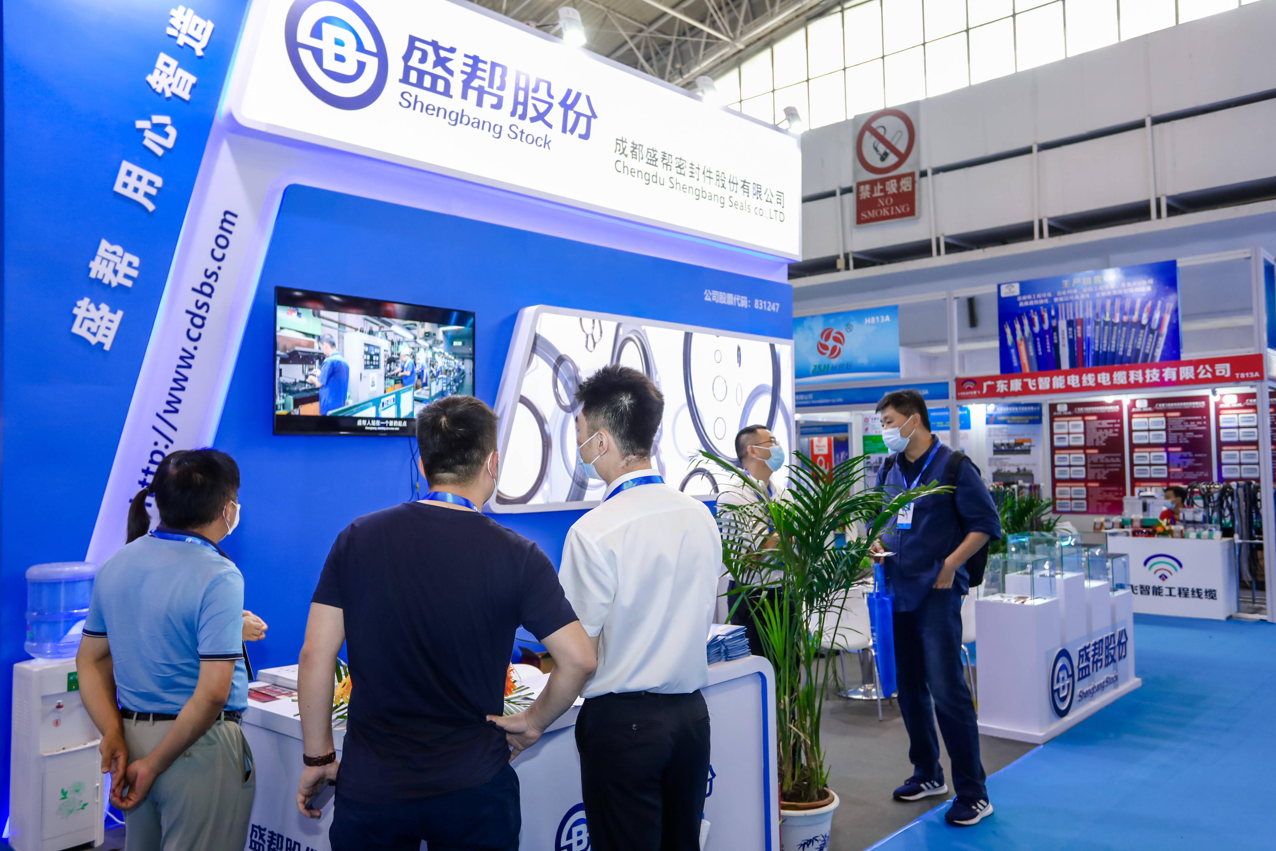 Найдите источник герметик двигателя и получите долю банды Резиновый уплотнитель для автомобиля, обратная обшивка o-типа