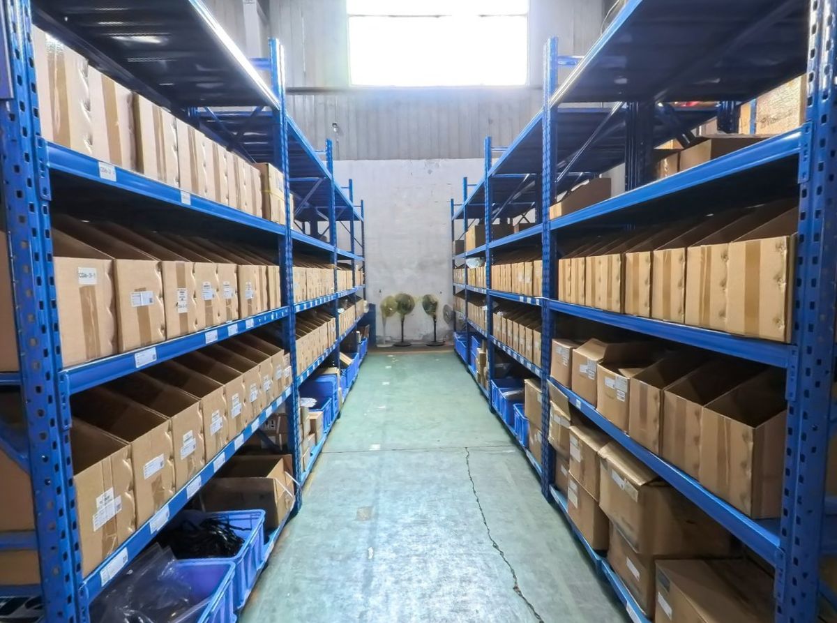 Большие интеллектуальные склады, распределительные прокладки для цепочки поставок, охватывающие основные моделиКачество завода, соответствующая комплексному автомобилю-” шинхва “, которая обеспечит вас защитной линией для ремонта