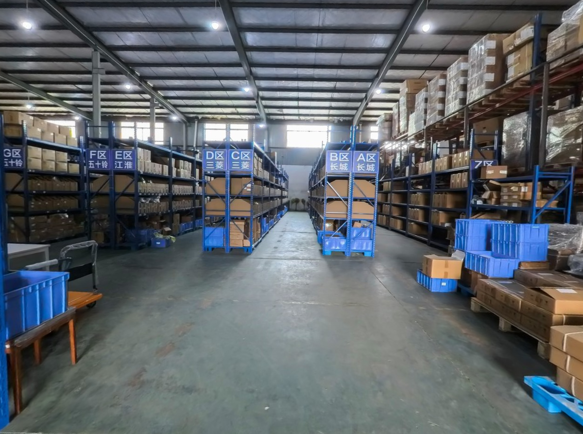 Большие интеллектуальные склады, распределительные прокладки для цепочки поставок, охватывающие основные моделиКачество завода, соответствующая комплексному автомобилю-” шинхва “, которая обеспечит вас защитной линией для ремонта