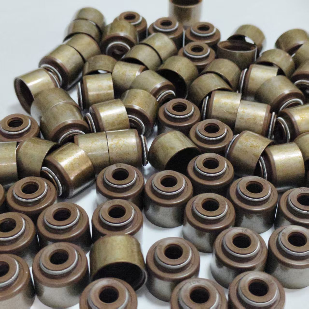 Почему стоит выбрать Сальники клапанов впускные/выпускные 14,5×5 (на авто 16 штук/цена за 1 шт – УПАКОВАНО по 8 ШТ) JAC T6 (2015-н.в.) 2.0L Turbo бензин / JAC Sunray (2019-н.в.) 2.0L Turbo бензин JAC 1003401GD190 у нас?