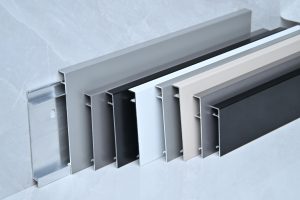 Готовая продукция Плинтус из алюминиевого сплава