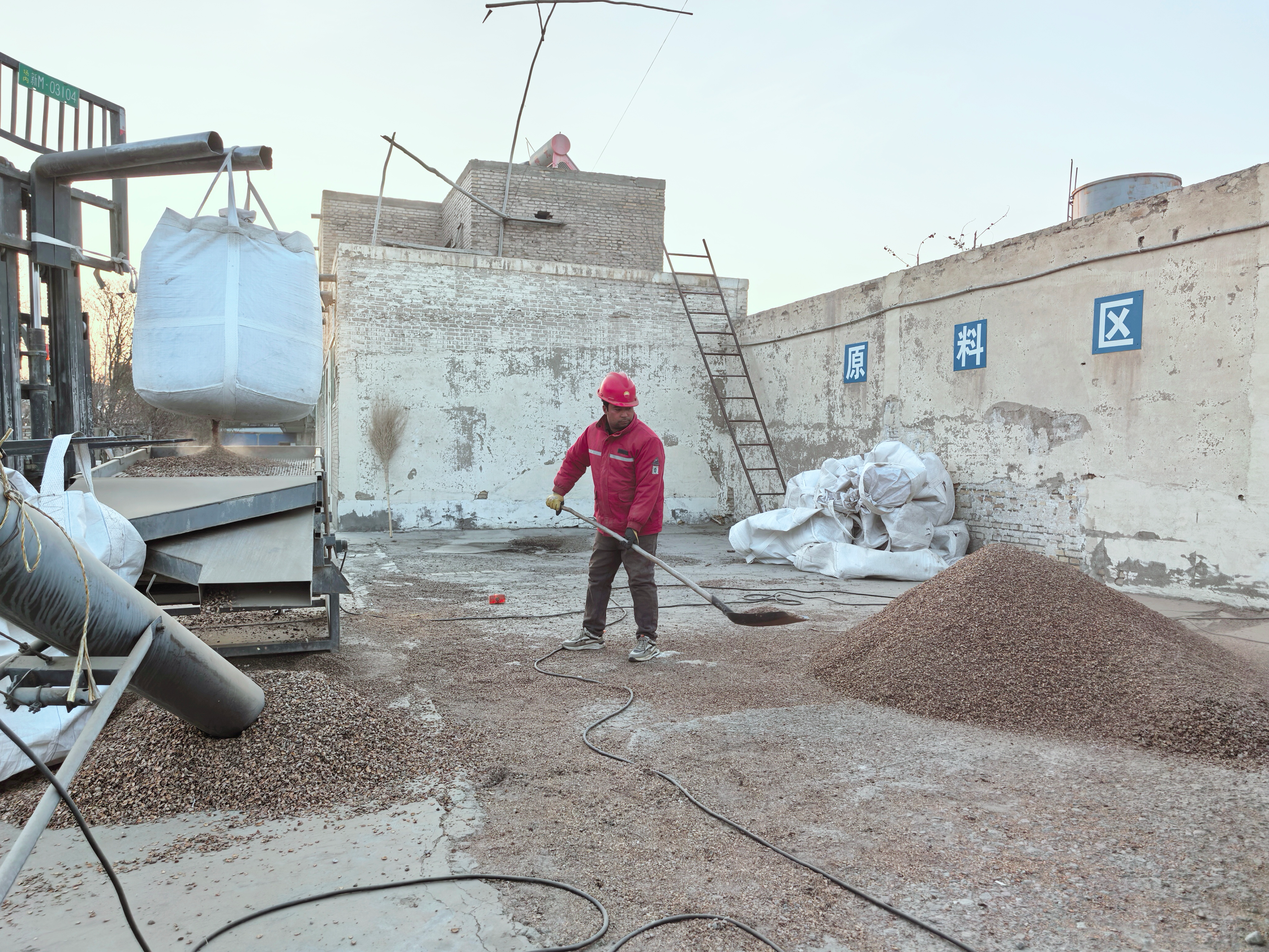 Оболочки фруктов возвращаются на поля, плодородная почва приносит золото