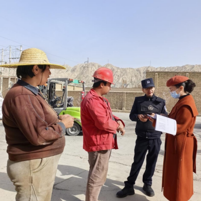 Представители Объединенного полицейского участка Тяньшаня посетили город Лумин в Синьцзяне с целью углубления сотрудничества между полицией и местным населением и оказания им теплой поддержки.