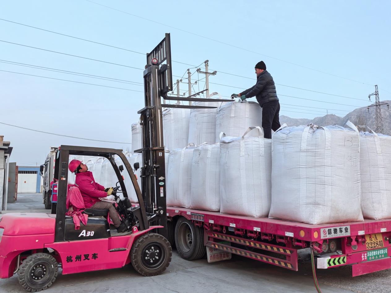 Борьба с холодом для обеспечения поставок: Лумин Технология обеспечивает производство материалов для нефтяного месторождения Тарим