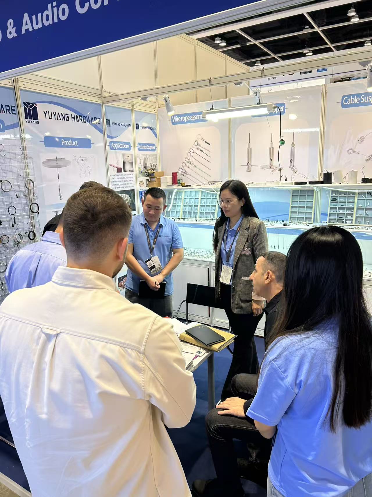 YuYang получила высокое признание на МЕЖДУНАРОДНОЙ ВЫСТАВКЕ ОСВЕЩЕНИЯ В ГОНКОНГЕ.