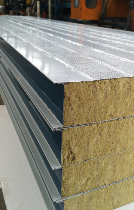 Комбинированное применение световых и звукоизоляционных панелей