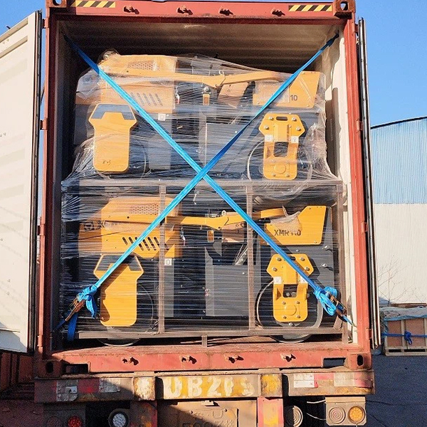 Дорожные катки загружены в контейнеры для отправки