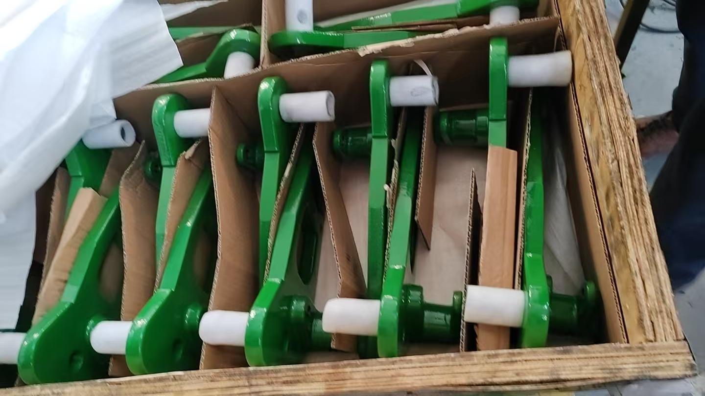 Детали сельскохозяйственной техники – опора вала обработана и плотно упакована