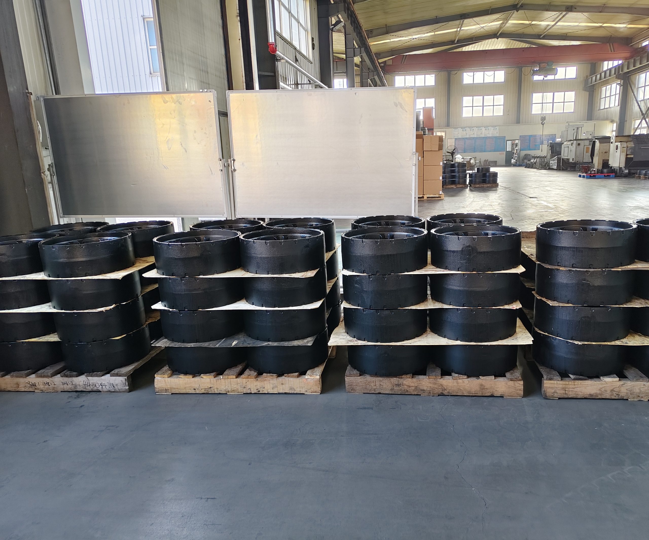 Производится партия деталей для сельскохозяйственной техники – колес