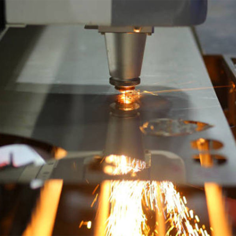 Высокоточное производство с использованием двух двигателей: анализ совместных инноваций в области обработки на станках с ЧПУ и обработки листового металла.