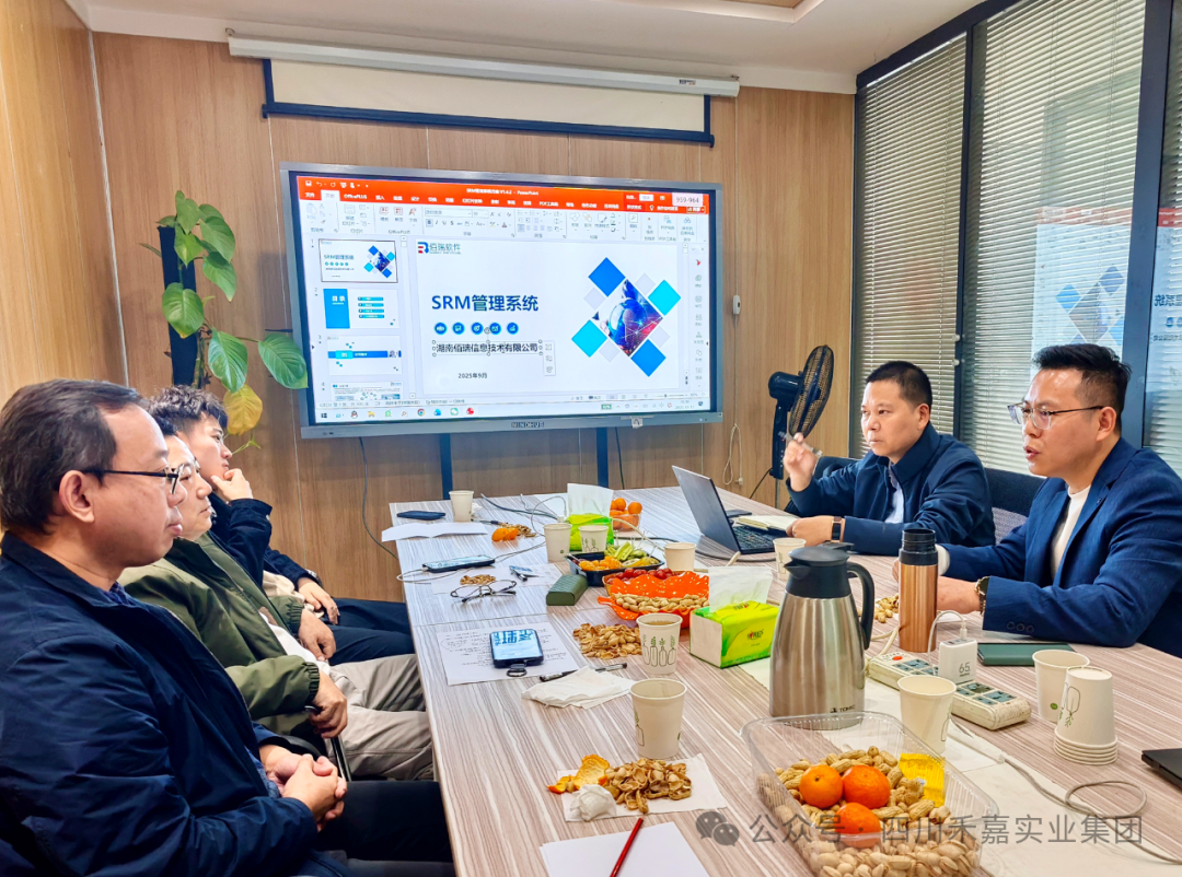 Фото | Члены команды по цифровизации компании общаются с представителями Bairui Technology