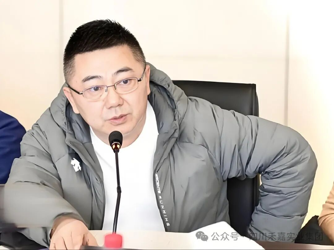 На фото | Заместитель председателя правления Фань Пин выступает в ходе обмена мнениями