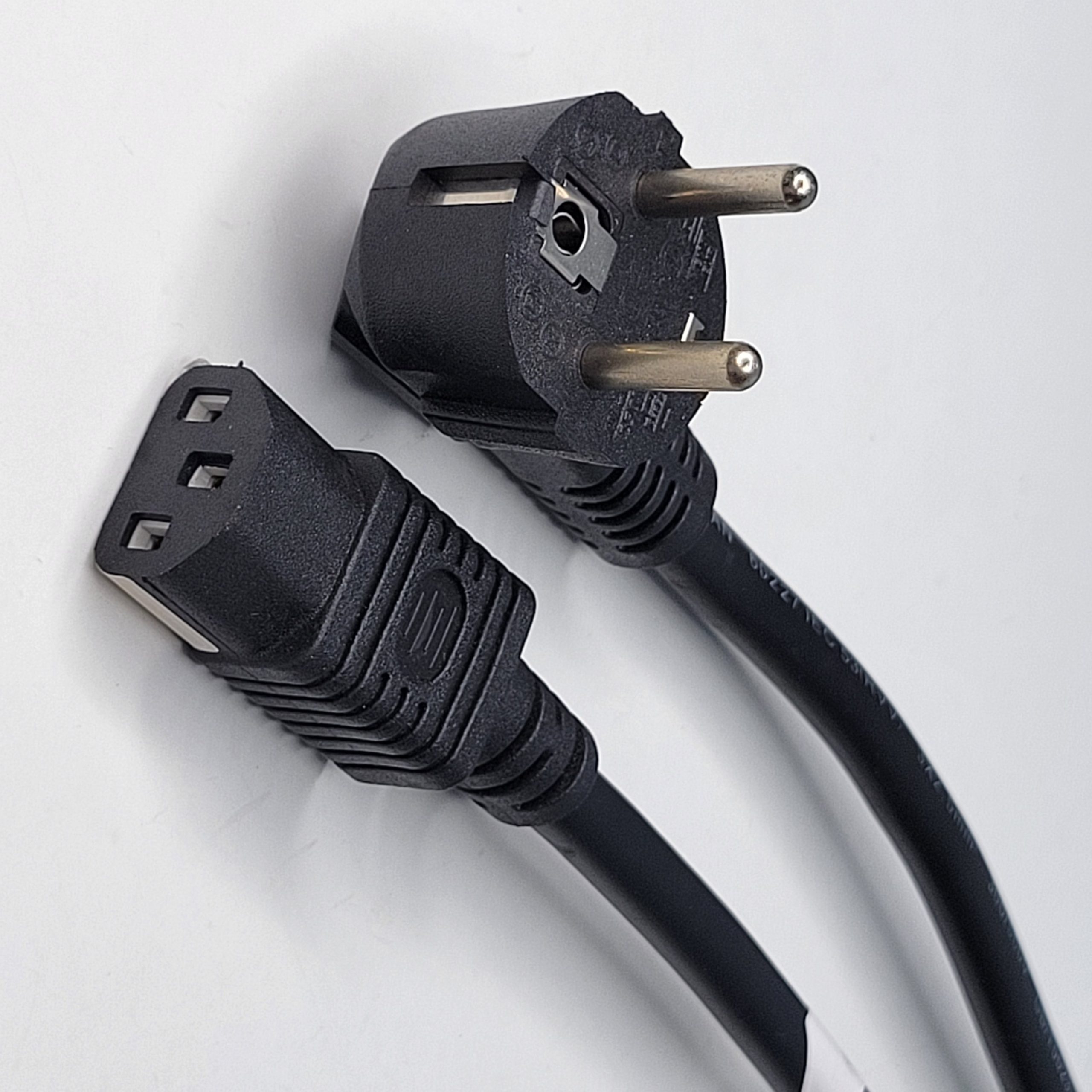 ### Битва розеток: когда «советский стандарт» встречает «китайскую вилку», согласится ли ваша стена?