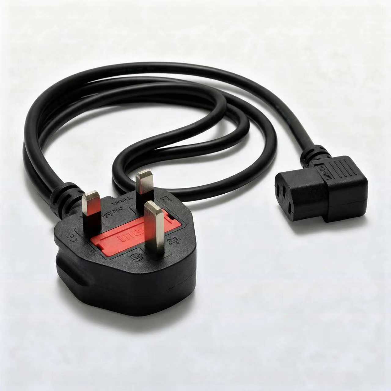 Угловой сетевой кабель (IEC C13 – BS 3-pin) с предохранителем для компьютера
