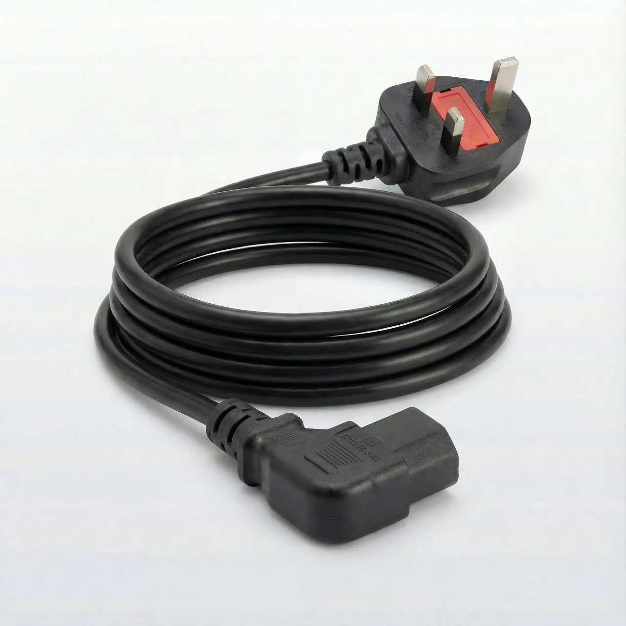 Угловой сетевой кабель (IEC C13 – BS 3-pin) с предохранителем для компьютера