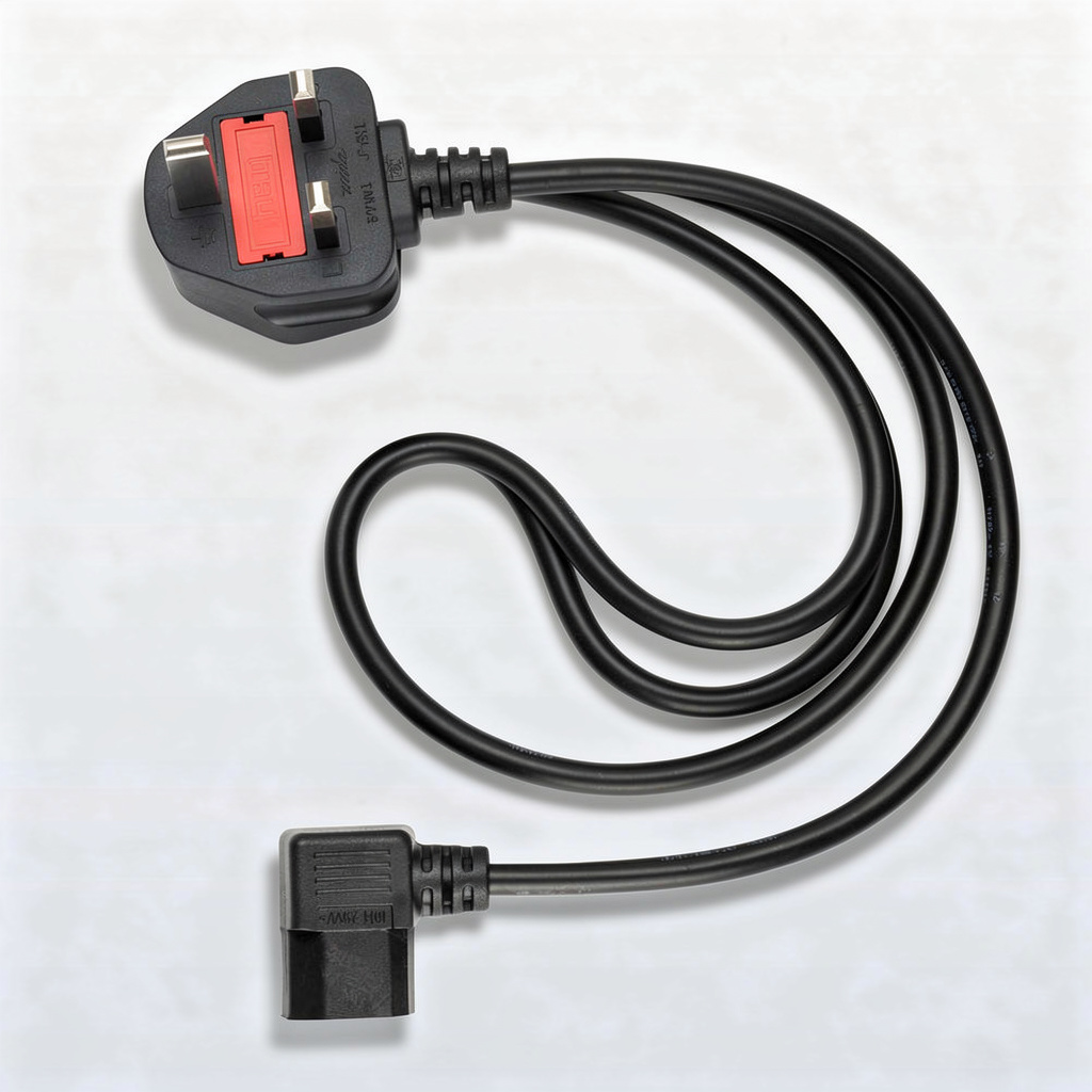 Угловой сетевой кабель (IEC C13 – BS 3-pin) с предохранителем для компьютера