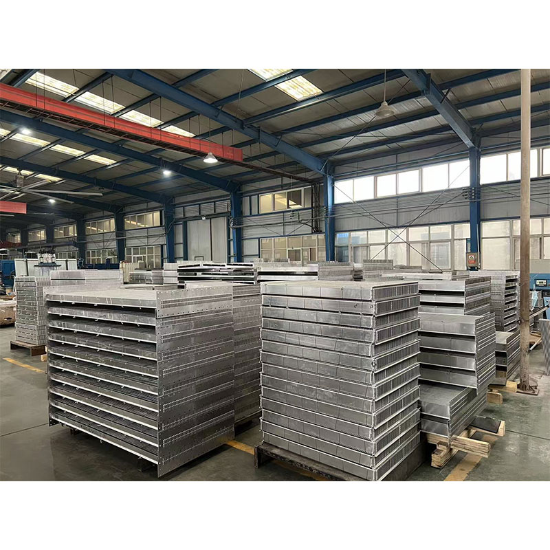 Для сборки автомобиля были использованы специально разработанные основные компоненты, поставляемые компанией из Уханя.