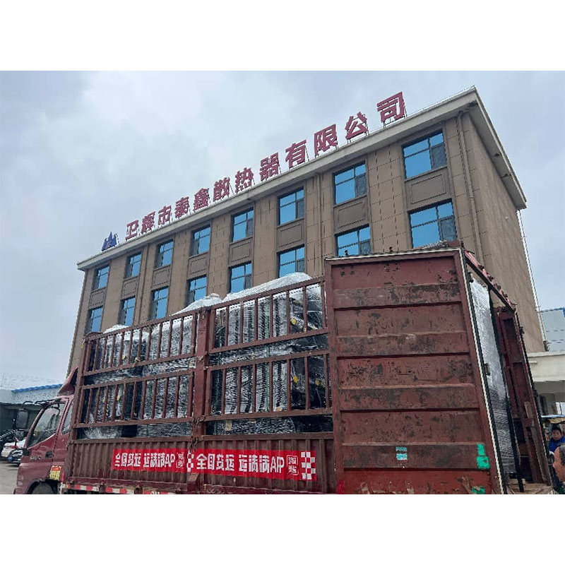 После празднования Китайского Нового года количество производственных заказов огромно, и поставки резервуаров для воды для комплектных автомобилей продолжаются.