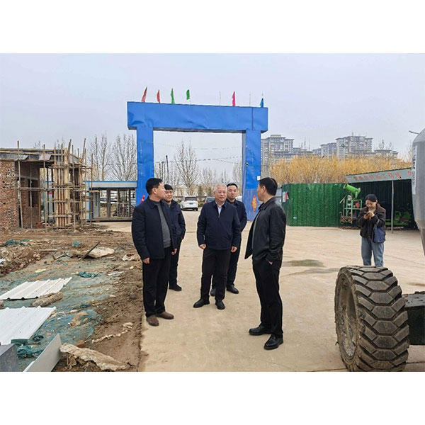 Руководители города Вэйхуэй осмотрели промышленный парк по производству радиаторов, подчеркнув важность проектов и необходимость повышения эффективности.