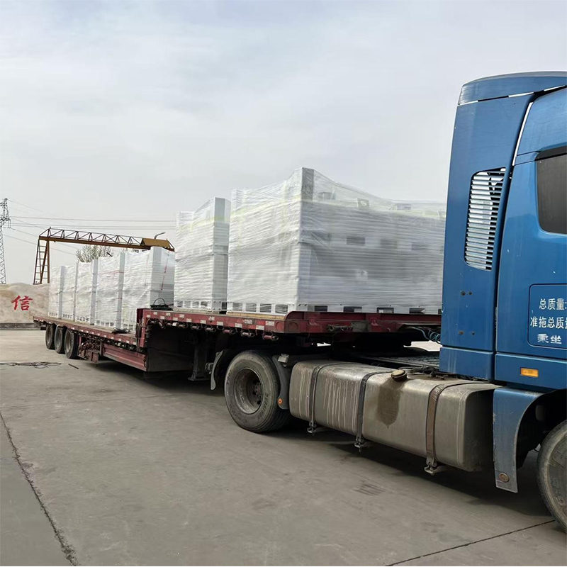 Компания Taixin осуществляет поставки радиаторов водяных баков полными грузовиками.