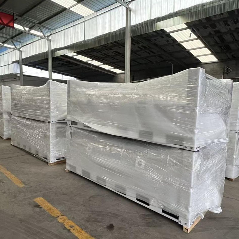 Вторая партия из 16 газовых радиаторов находится в процессе погрузки и отправки.